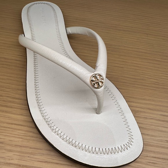 NIB Tory Burch Chelsea Light Cream Leather Logo Rubber Sole Flip Flops Size 9 - Picture 5 of 11